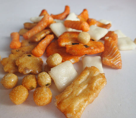 شراء الجملة الحبوب الخفيفة الصحية المفرقعات الأرز الغذاء مزيج الأرز المفرقع وجبة خفيفة online manufacture