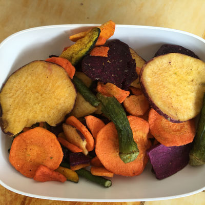 سعر جيد الصين المورد بالجملة وجبات خفيفة صحية مختلطة رقائق الفواكه المجففة والخضروات رقائق الفواكه المختلطة الانترنت