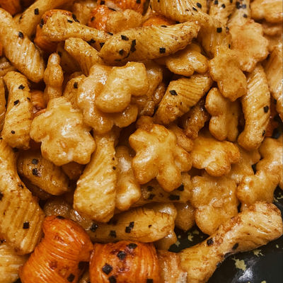 سعر جيد مقرمشات يابانية مقلية أصلية مخبوزة مقرمشات يابانية خفيفة الانترنت