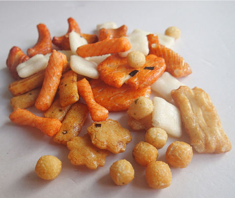 سعر جيد الصين OEM الحلو مفرقعات الأرز اليابانية مزيج وجبات خفيفة كسارة الأرز الانترنت