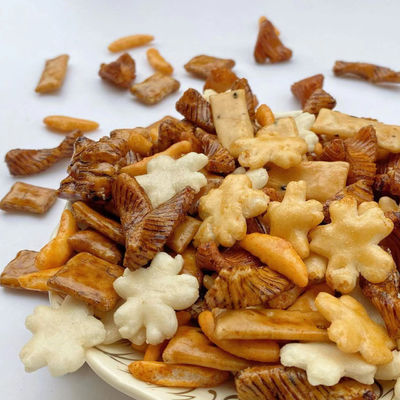 سعر جيد الوجبات الخفيفة اللذيذة بالجملة التغذية اليابانية صلصة الصويا مختلطة الأرز المفرقعات وجبات خفيفة الانترنت